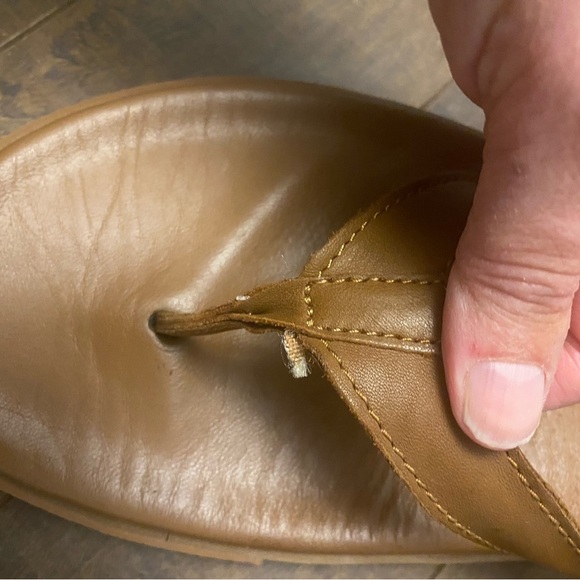 UGG  Australia Seaside Leather Flip Flops - Picture 5 of 9